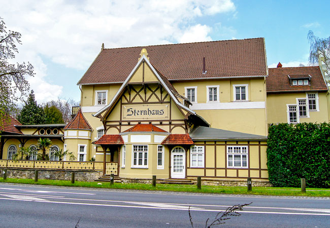 Außenansicht des Sternhauses Wolfenbüttel mit Terrasse